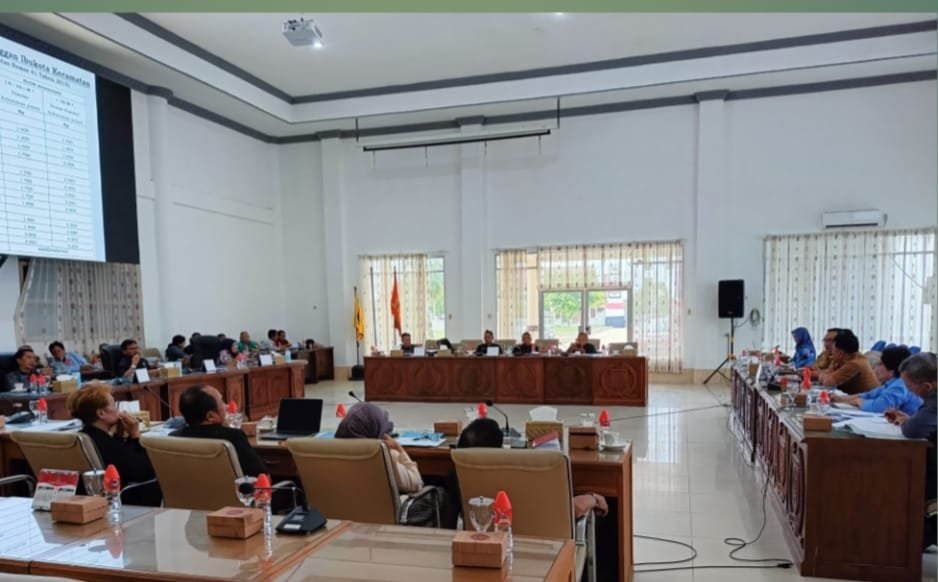 Foto: Suasana Rapat Dengar Pendapat (RDP) antara DPRD dengan Pemerintah Kabupaten setempat, di Buntok, Senin (13/1/2025).