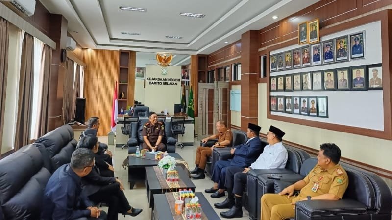 Bupati dan Wakil Bupati Barito Selatan saat berkunjung ke Kejaksaan Negeri (foto: BorneoToday/HBI)