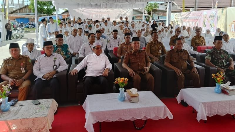 Bupati dan Wakil Bupati Barito Selatan, Eddy Raya Samsuri dan Khristianto Yudha saat menghadiri acara tersebut (foto: BorneoToday/HBI)