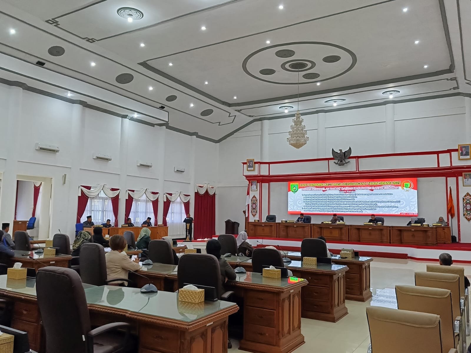 Foto: Suasana rapat paripurna DPRD Barito Selatan, di Buntok, Jumat (14/3).