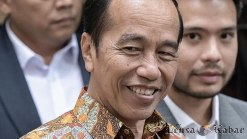 Jokowi dijadwalkan menjalani pemeriksaan kasus tudingan ijazah palsu di Polresta Solo, Rabu (23/7). (Foto: ANTARA FOTO/FAUZAN)