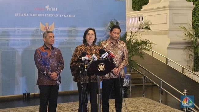 Sri Mulyani di Istana Negara, Jakarta, Selasa (22/7/2025). (CNBC Indonesia/ Emir Yanwardhana)