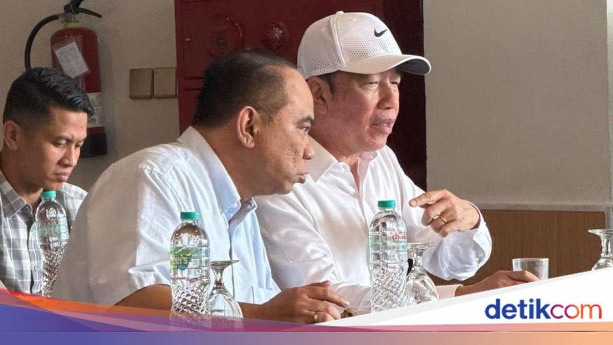 Momen Jokowi dan Budi Arie dalam acara relawan di Jakarta Timur, Rabu (1/5/2026). (Dok. Istimewa)